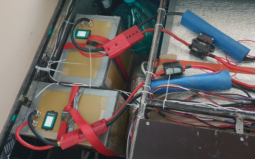 2 Батареи LiFePo4 по 280А каждая