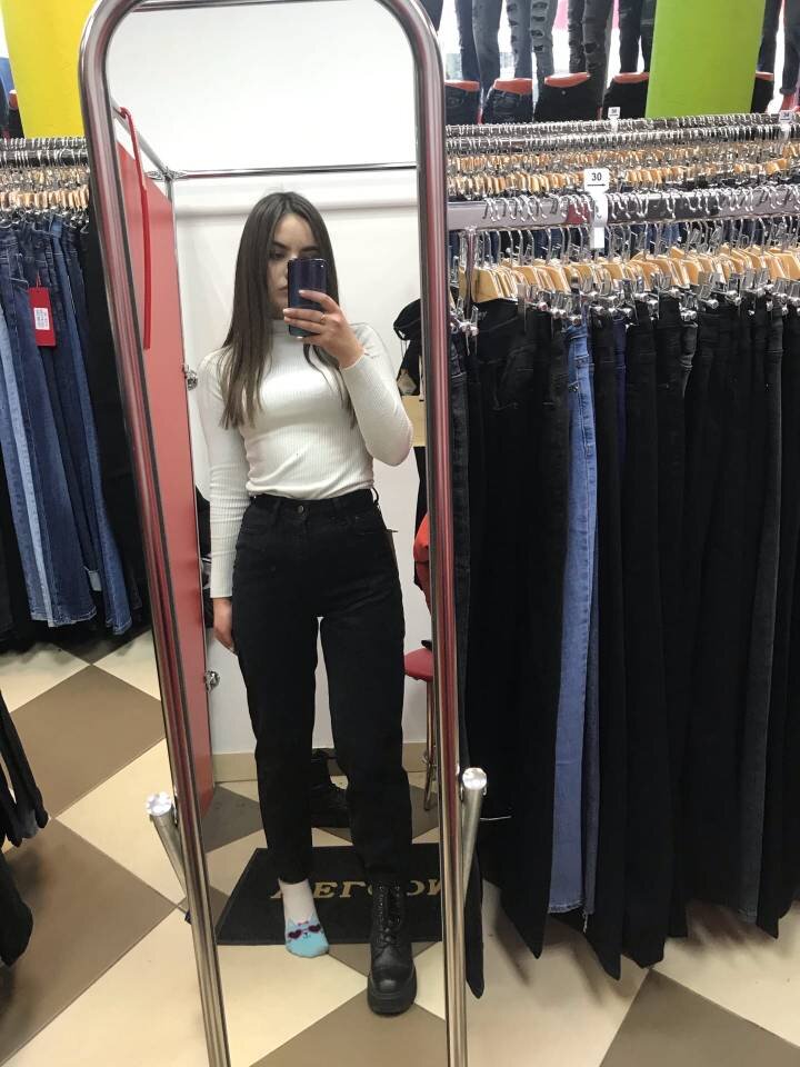 Фото джинсов на модели 