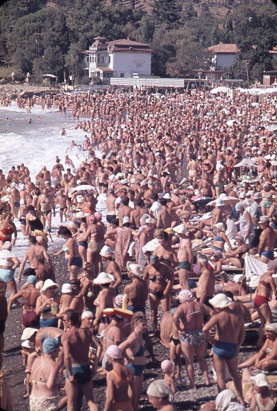 Виктор Горкин Отдыхающие на пляже
Дата съемки: 1960-е