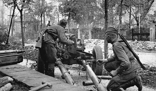 Берлинская операция. 1945 год. Источник фото: rostfilarm.ru (https://clck.ru/rQpMr)