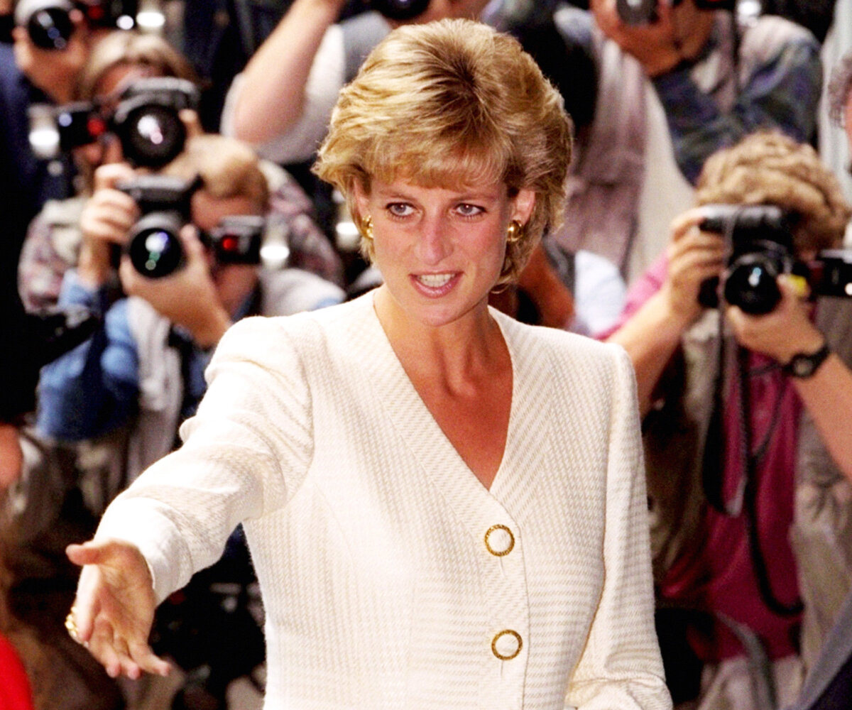     Самые громкие модные заявления принцессы Дианы: от платья мести до мужских бабочек