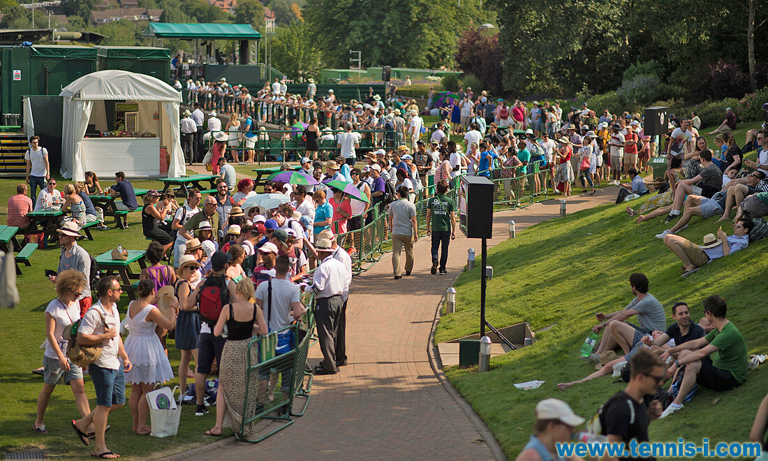 Уимблдон, очередь за билетами на турнир.