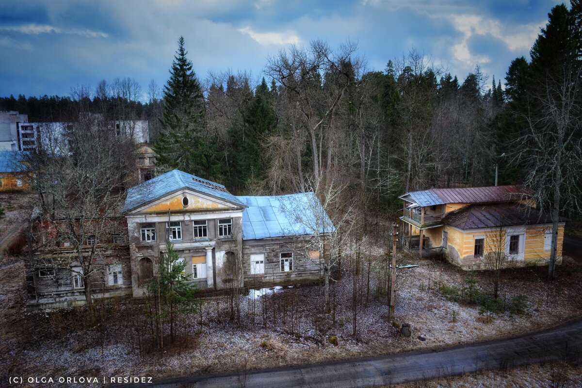 Правые флигели 