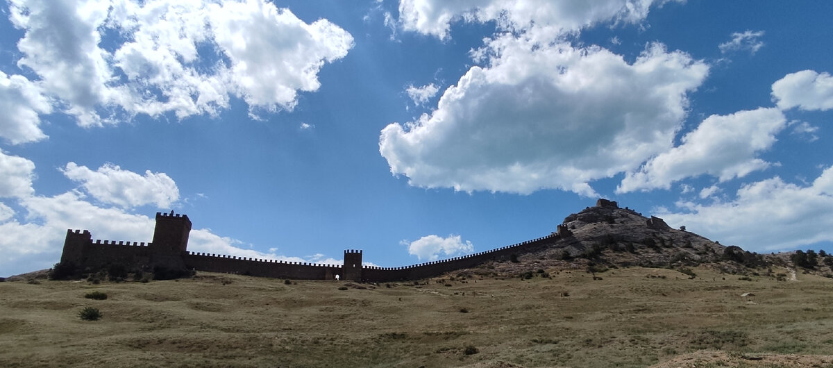 Генуэзская крепость. (фото автора). 