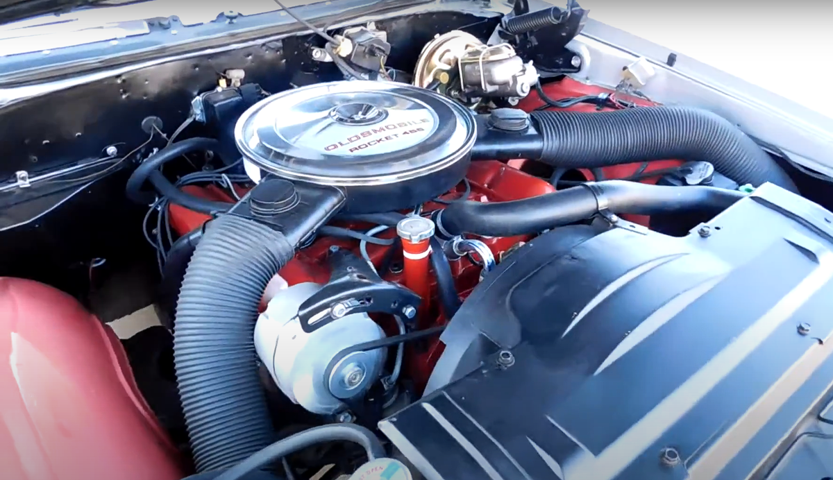 Так выглядит 7.5 литровый 400-сильный Rocket 455 V8. Фото: Youtube.com