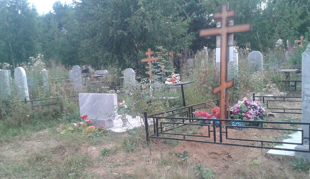 На погосте. Из личного фотоархива автора. 