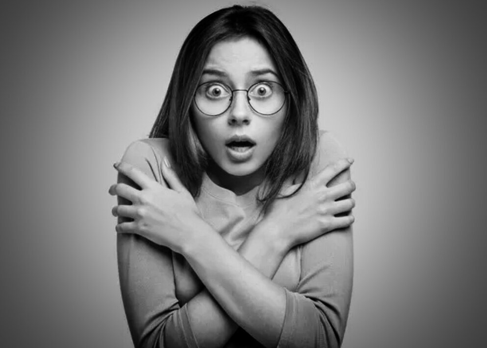 Изображение со страницы https://www.freepik.com/free-photos-vectors/freezing-girl/5
