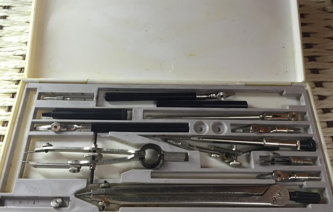    Советский набор для черчения