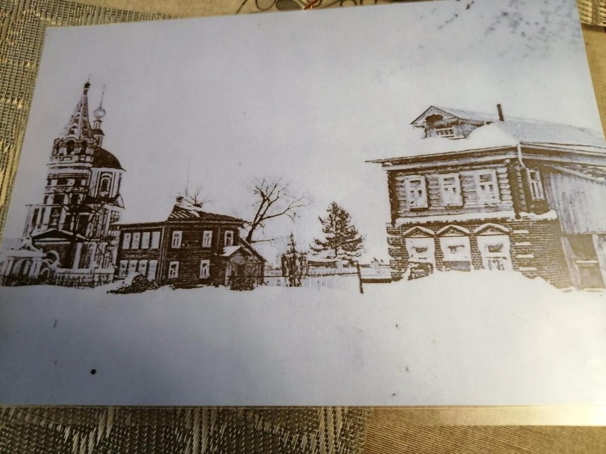 Это старое фото показала мне Таечка.