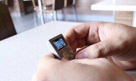    Фотографии, которые показывают размеры PocketStar в сравнении с другими предметами. Фото: Kickstarter