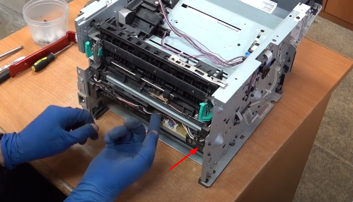 Фото 101. Снимаем указанную часть корпуса