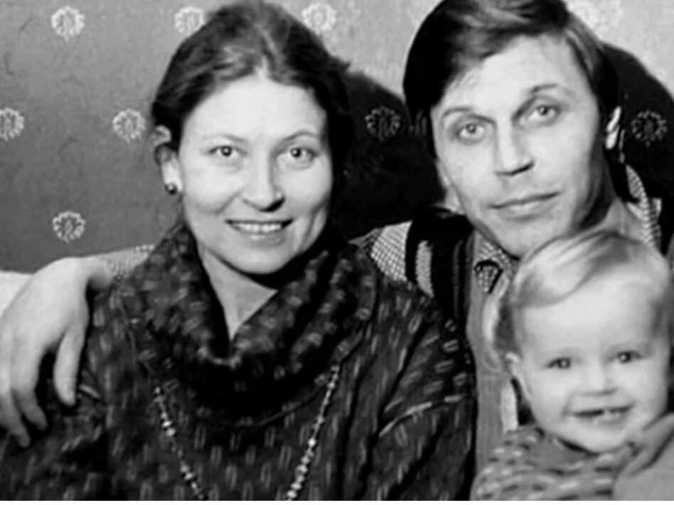 Тяжёлое детство, неразделённая любовь и счастливый брак с печальным концом. Нелёгкая судьба талантливой актрисы
