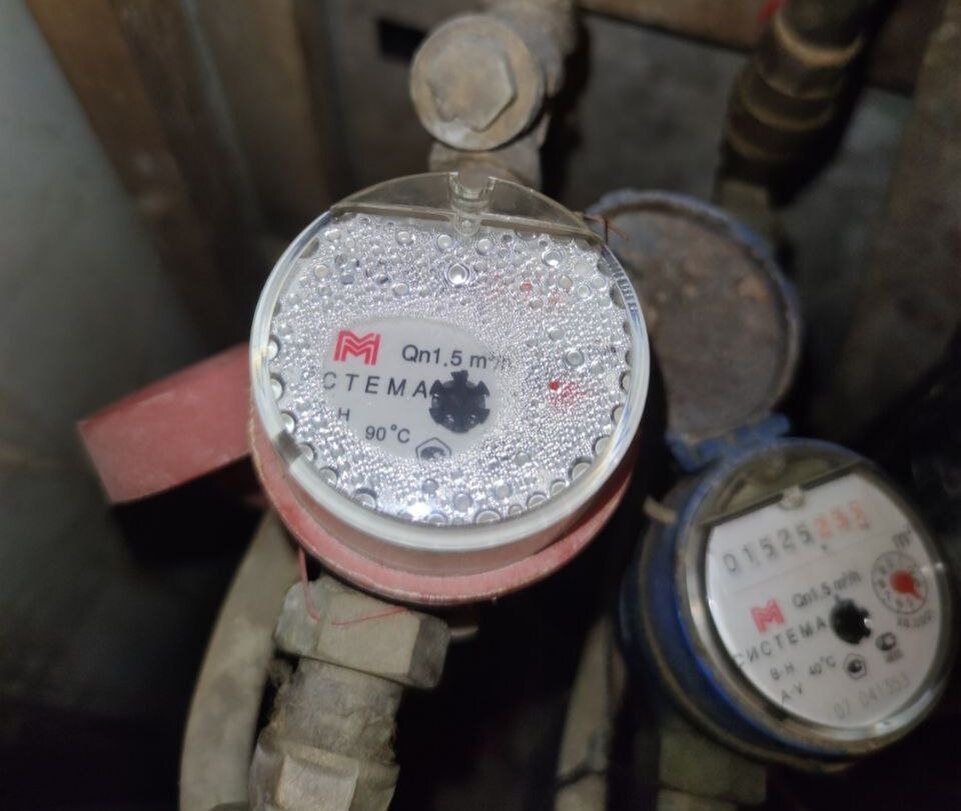 Запотевший счетчик воды