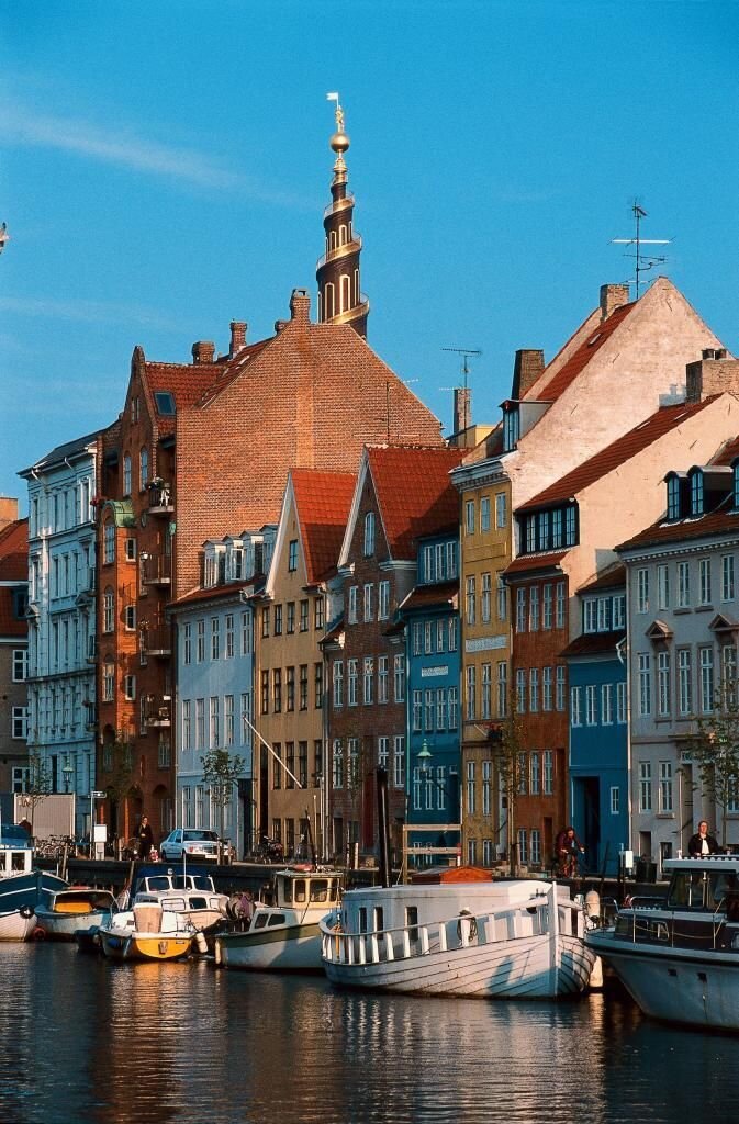 Денмарк фото. Копенгаген площадь. Жизнь в дании. Столица дании копенгаген фото. Нюхавн достопримечательности копенгагена.