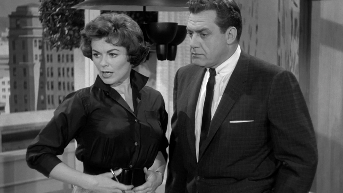 Делла Стрит и Перри Мейсон в сериале 1958 года. Источник: www.paramountplus.com