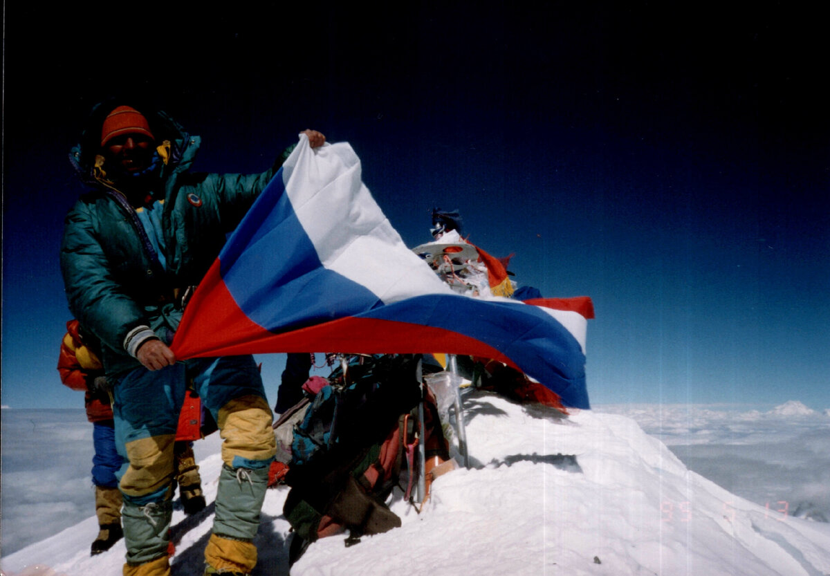 Сергей Богомолов на вершине Эвереста
