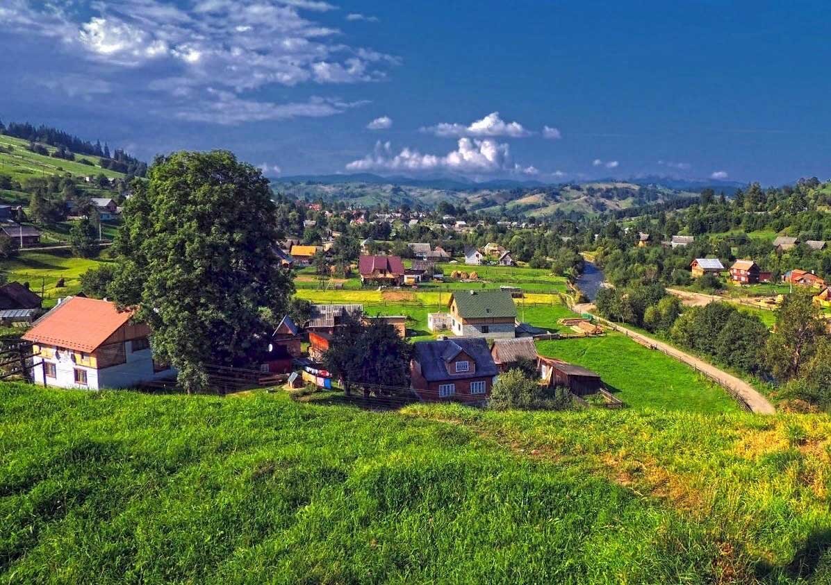 Закарпатская область. Закарпатье это Западная Украина. Село Поляна Карпаты. Закарпатье Польша. Карпаты Украина деревни.