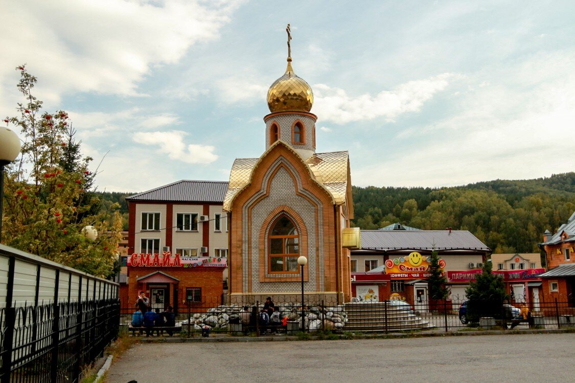 Горно алтайск храм. Часовня Горно-Алтайск. Церковь в Горно-Алтайске. Горно Алтайск окрестности.