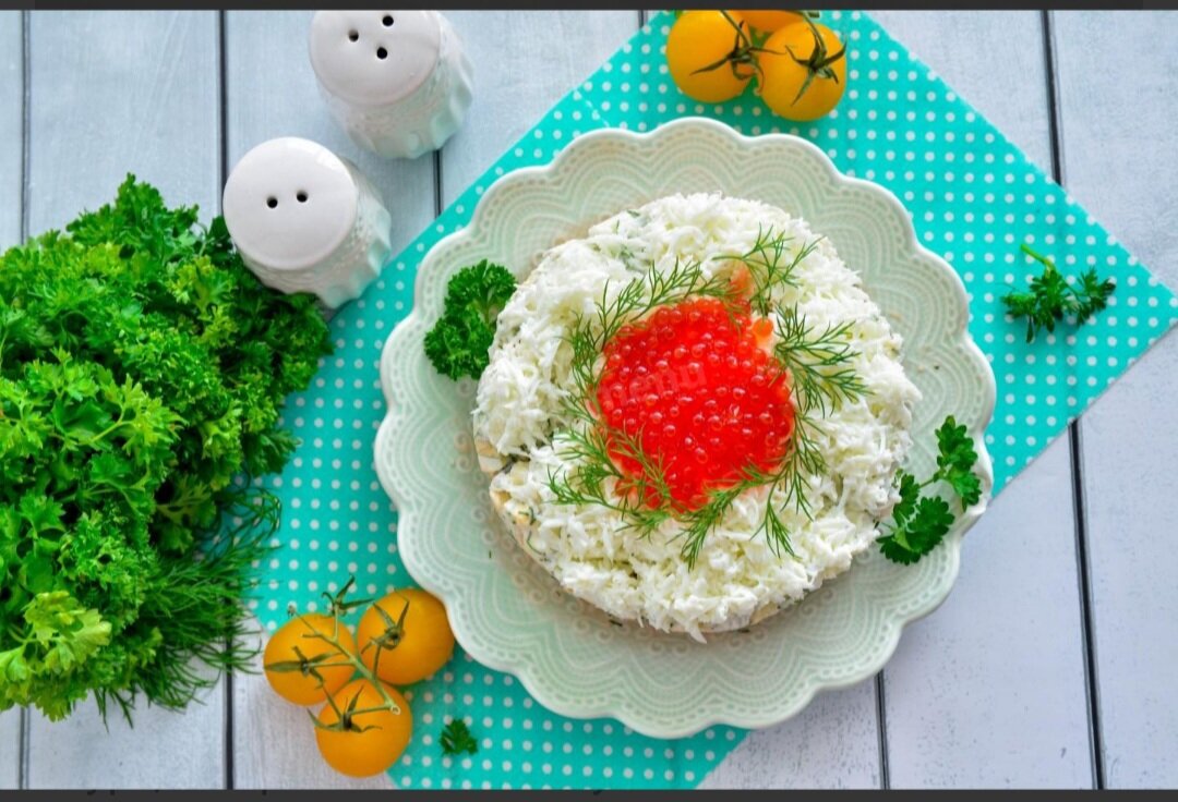 СОСТАВ / ИНГРЕДИЕНТ
Картошка 2 шт.
Яйца 4 шт.
Огурцы 2 шт.
Икра красная 100 гр
Майонез 3 стол.л.
Укроп по вкусу.
