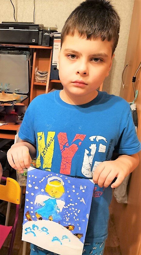 Учились рисовать ангела на Рождество.