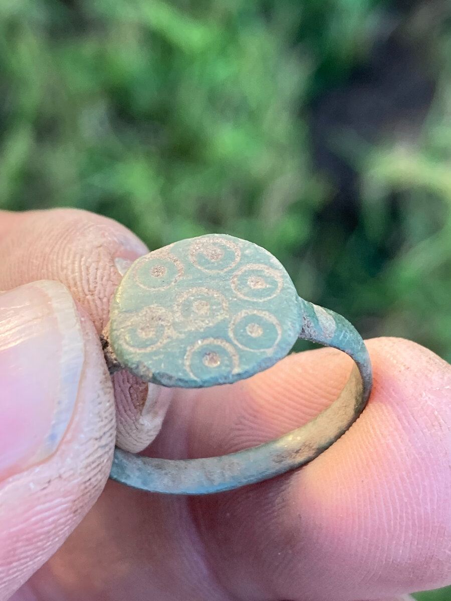 Что означает такая гравировка, я не знаю.