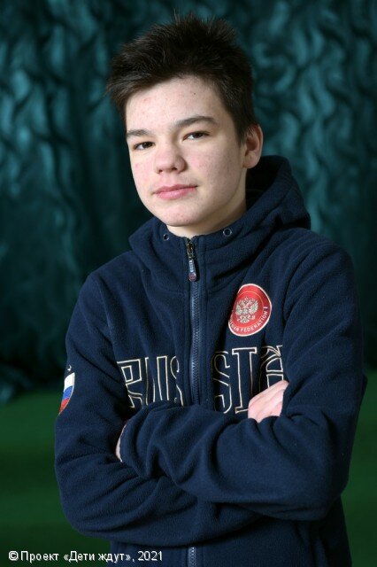 Анкета Сережи:    https://дети-ждут.рф/deti/1o5tl  