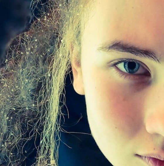 Смотрите в глаза своему собеседнику.