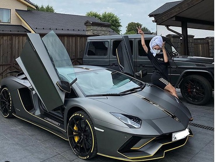 Анастасия Ивлеева купила автомобиль за 20 миллионов рублей. 