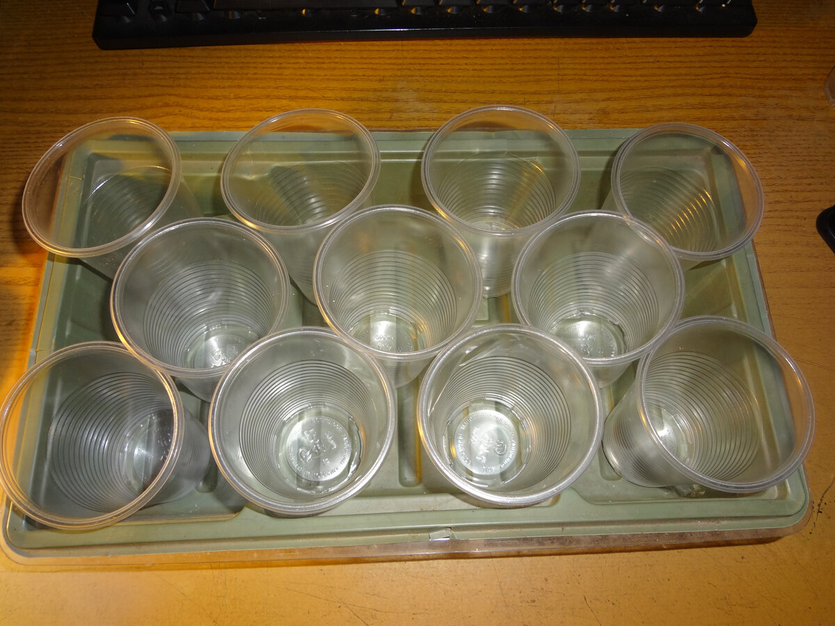 С кромкой количество стаканов меньше