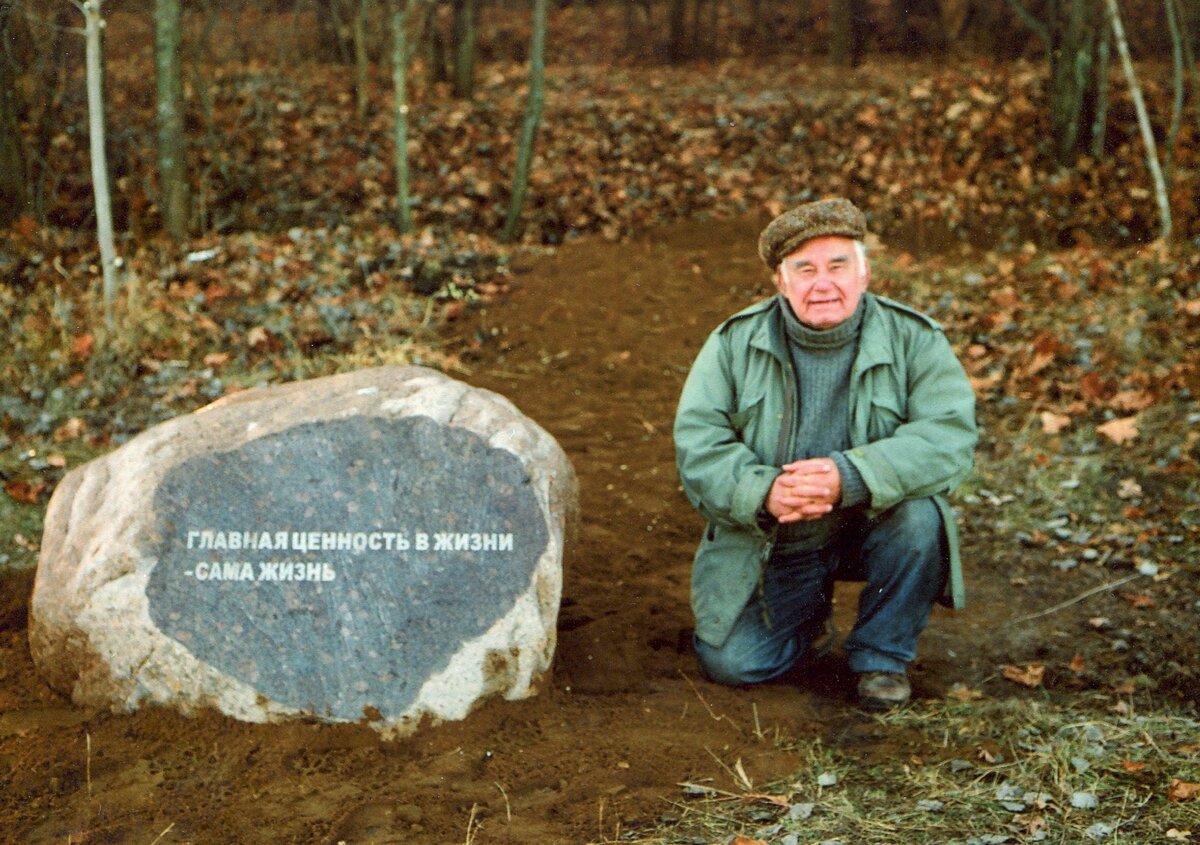 Жизнь человека писатель. Песков Василий Михайлович заповедник. Песков Воронежский писатель. Василий Песков в Орлово. Василий Песков фотоработы.