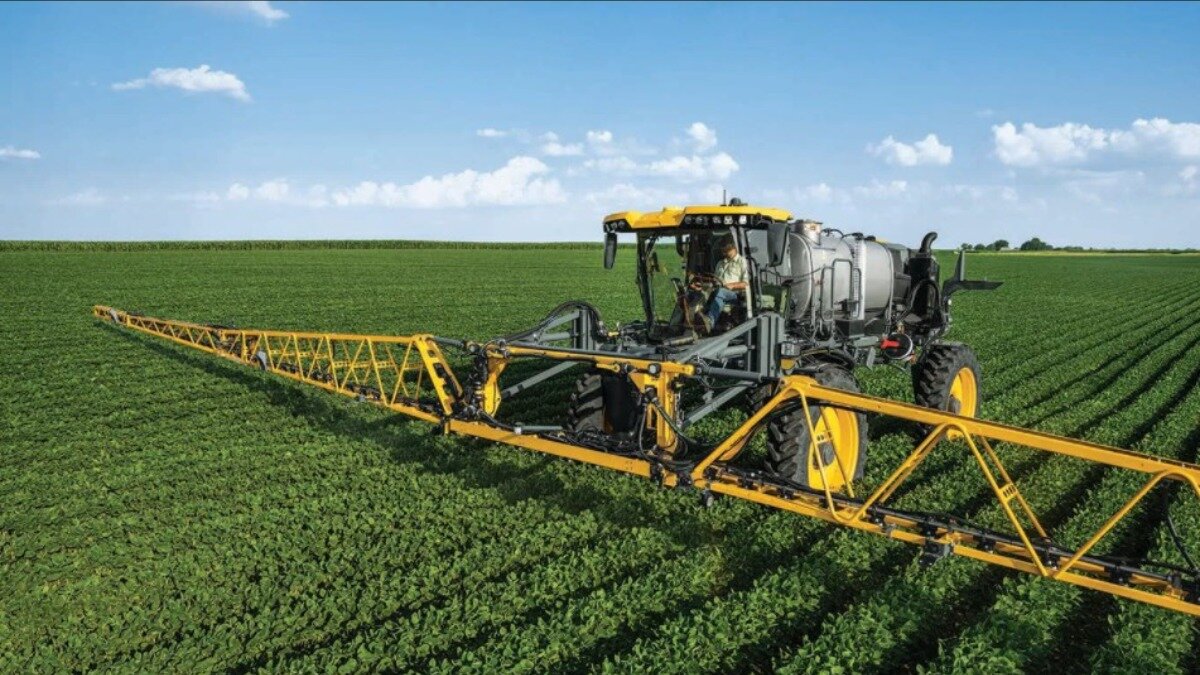 Фото: Официальный сайт John Deere Новый самоходный опрыскиватель Hagie STS в работе