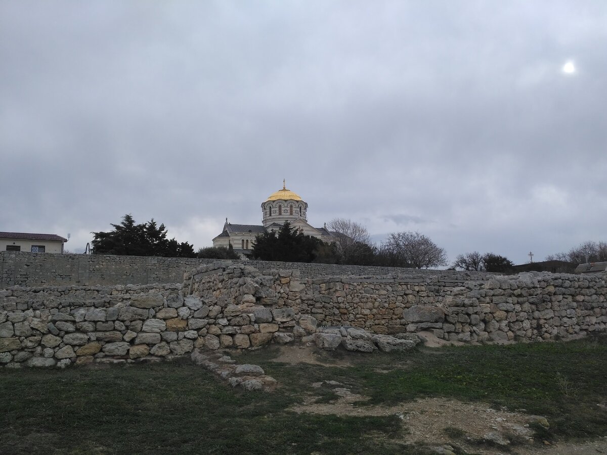 Храм, возведенный на том самом месте, где крестился князь Владимир 