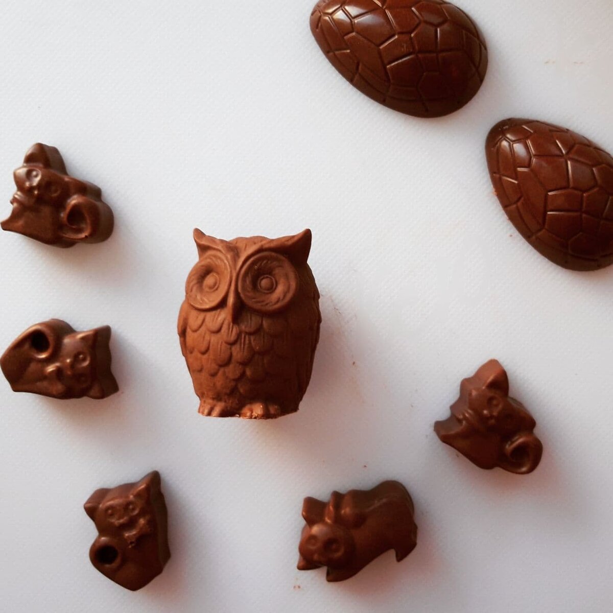 Не в тему. Как-то старшая дочь начала говорить, что её любят меньше, чем младшую. Тогда я сказала, что дети – это часть меня, часть моей души. Также мои руки – это часть меня. Могу ли я какую-то руку любить больше или меньше, готова ли я без сожалений лишиться своей нелюбимой руки?! Конечно, нет. Мне нужны обе мои руки, все мои пальцы, ни одной части себя я не хочу лишаться. Мне нужны все мои дети. Подумав над тем, что она тоже не хочет лишаться ни руки, ни чего-либо ещё, дочь поняла, как они обе мне важны, как я их обеих очень люблю.