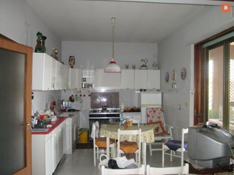 Так кухня выглядела до ремонта. Очень мило, но, согласитесь, слегка старомодно. Фото: ideas.homechart.ru