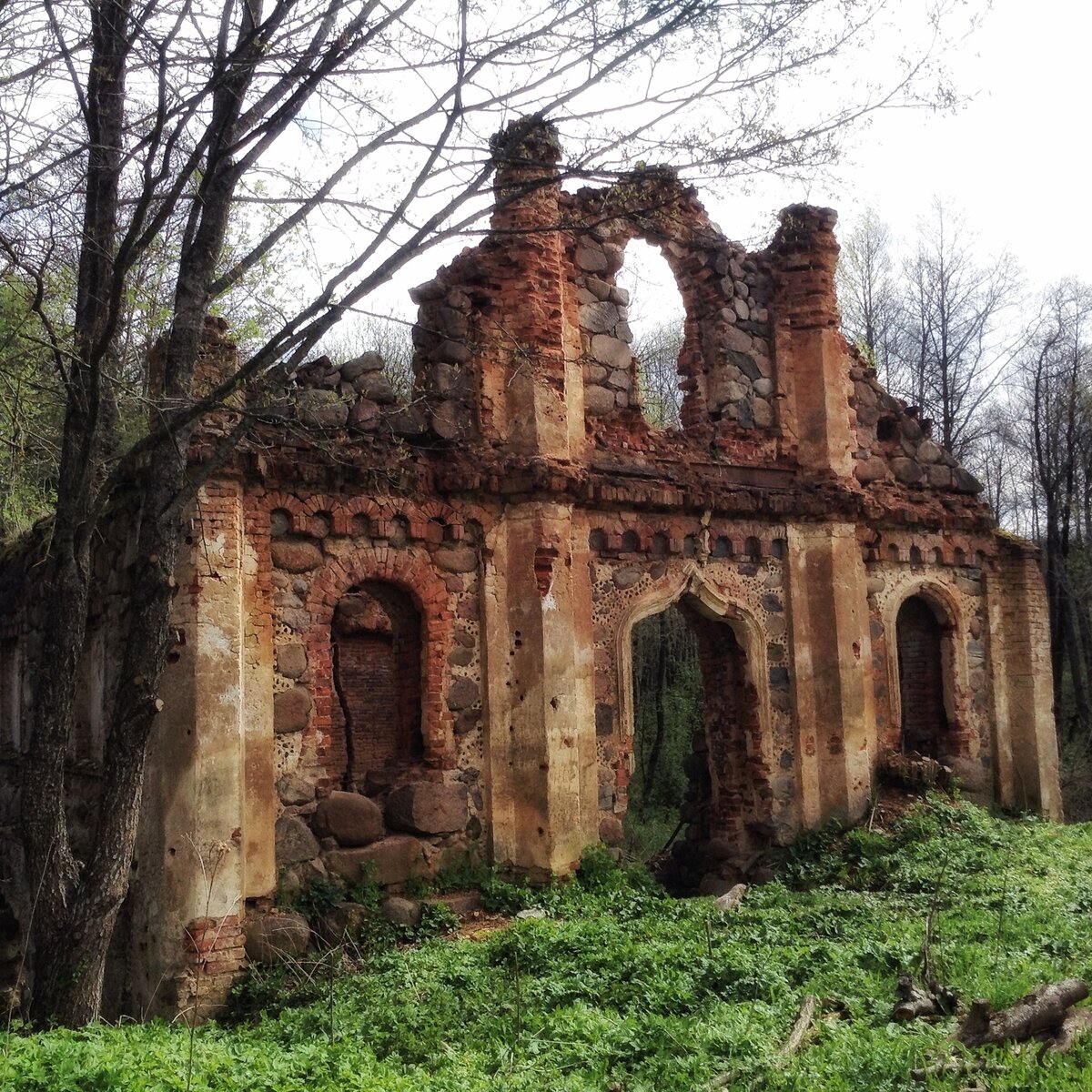 Очень впечатляющее строение.