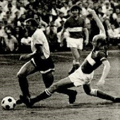 В игре капитан команды Сергей Ольшанский. На заднем плане — Евгений Ловчев