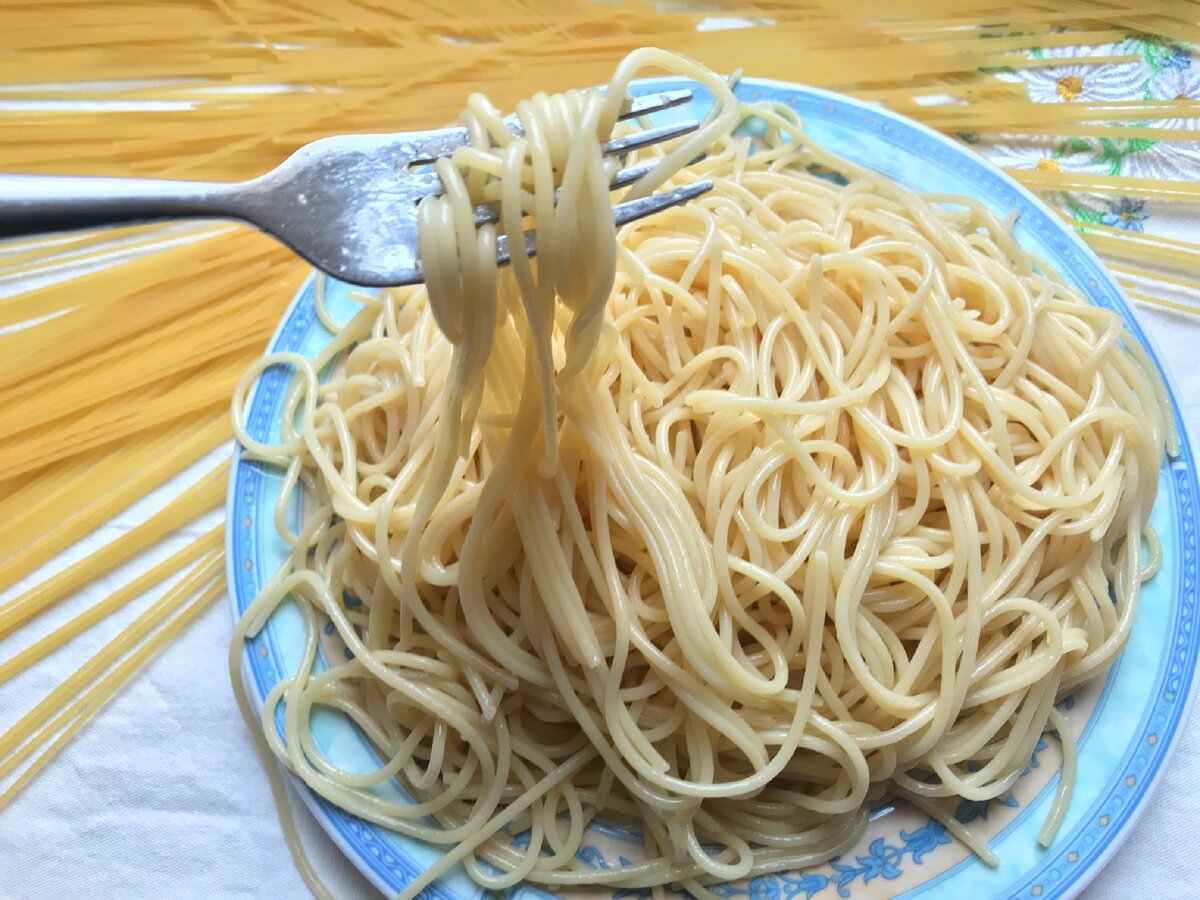После варки макарон. Лингини спагетти. Макароны не такие уж и горячие. Горелые макароны. Канестрини макароны.