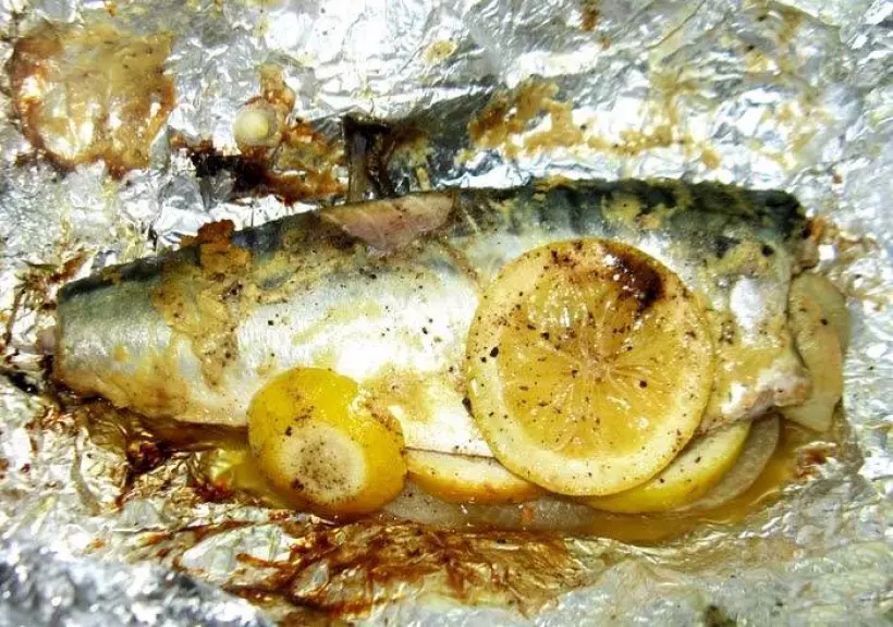 Запеченая рыба на углях