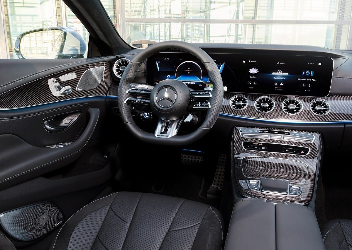 Салон может нам напомнить новый Е-класс.