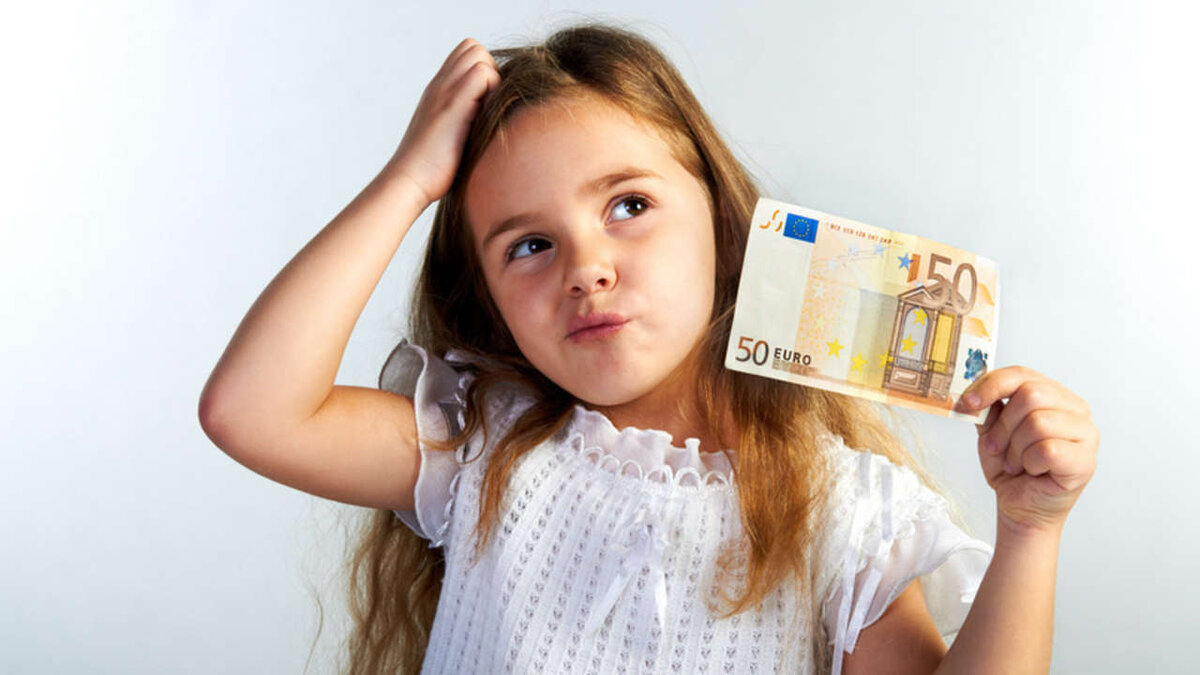 Когда же наступает время давать детям собственные карманные деньги? 