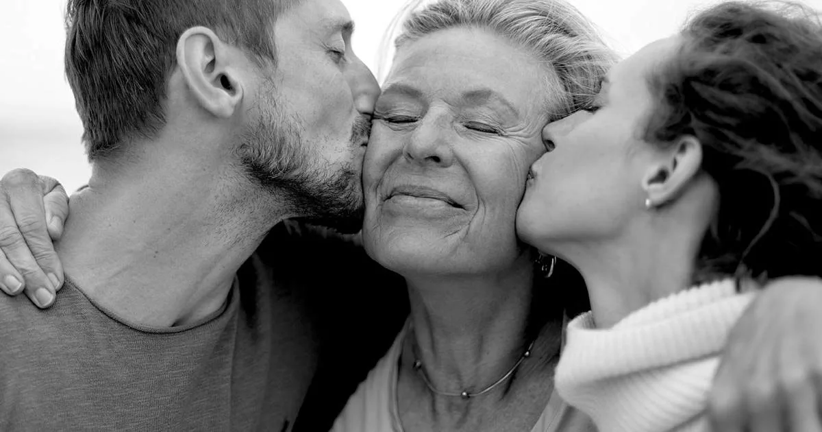 Молодой парень с милфой. Молодая мать и молодой сын. Мама с соседом. Гифка мама с дочкой. Что дети перенимают от родителей.