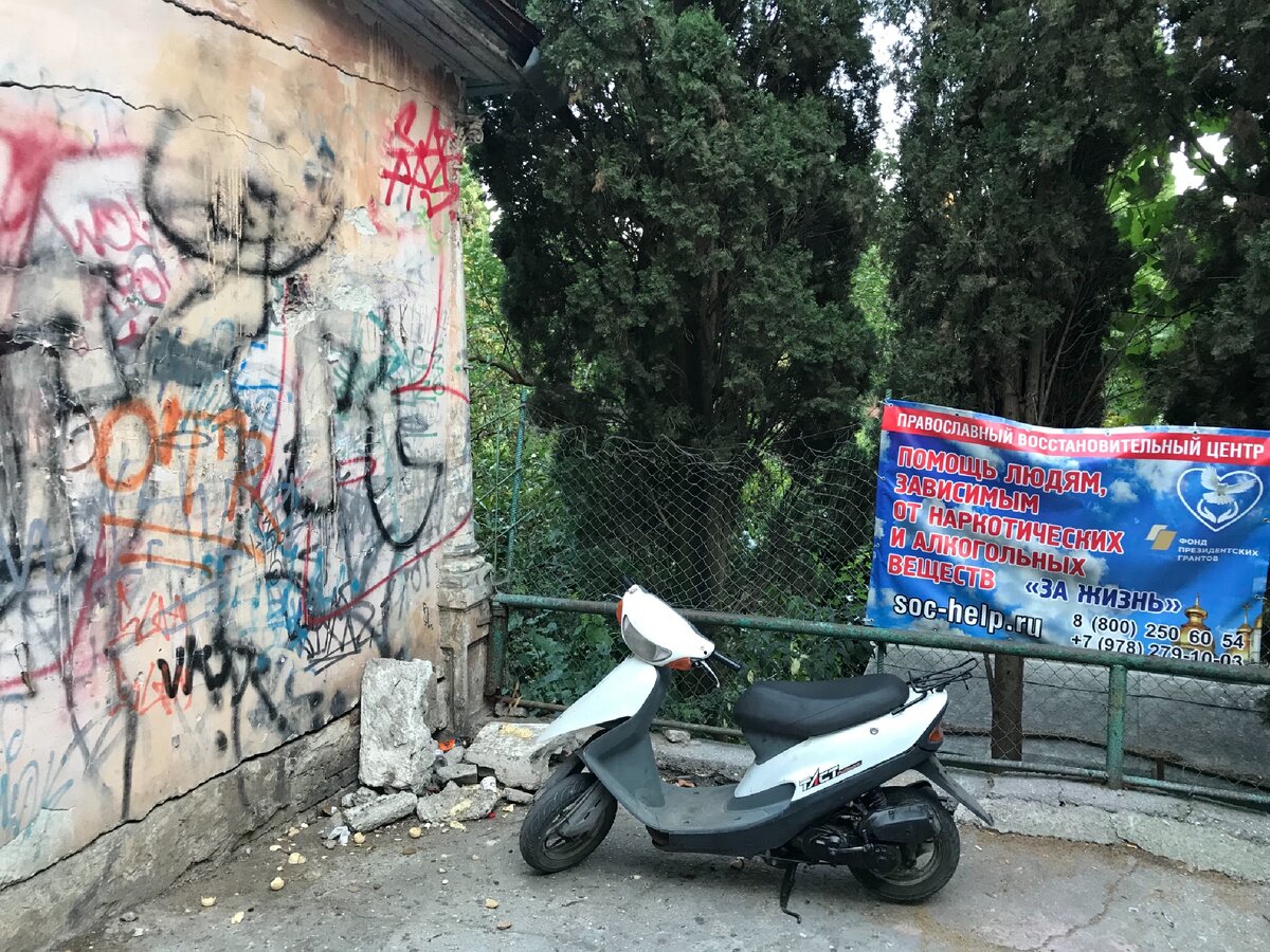 На фото избранные Ялтинские пейзажи, которые я снимал прошлым летом. Там ничо не изменилось 