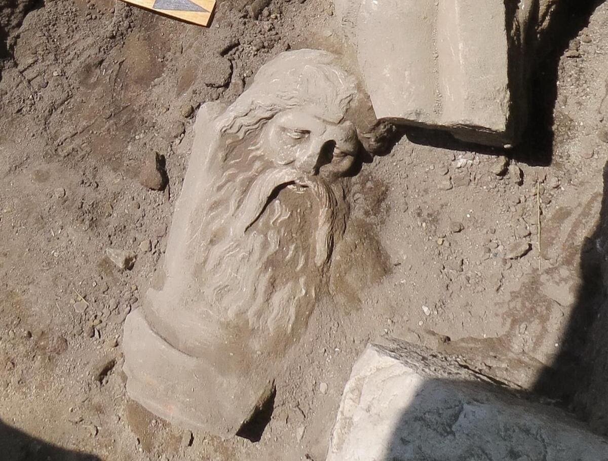 Статуя Силена, найденная в греческом городе Пелла в 2015 г.