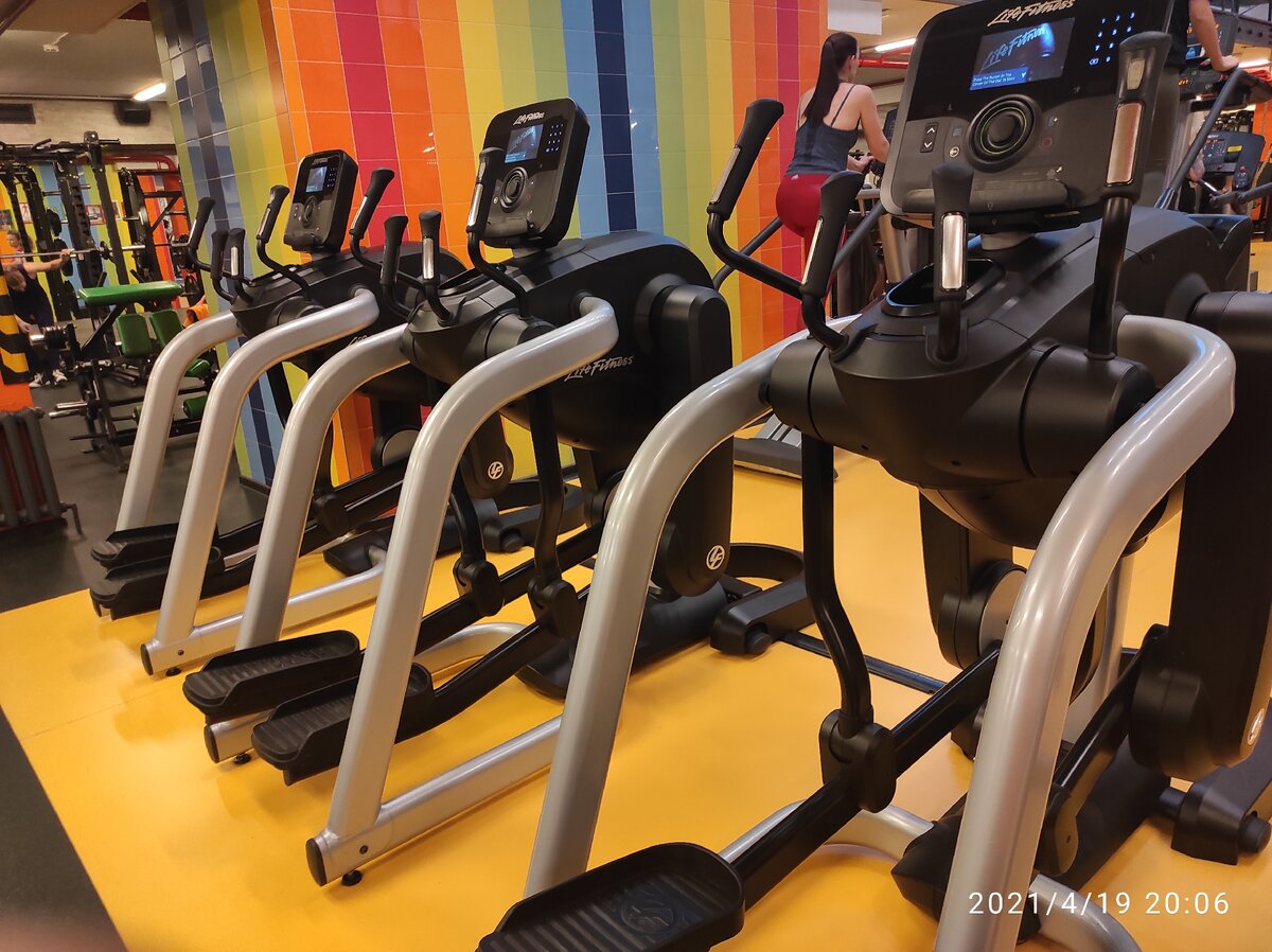 Эллиптические кросс-тренажёры в клубе Гараж, Екатеринбург