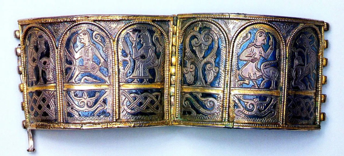 Серебряный древнерусский браслет-наруч XII века из состава Тверского клада 1906 года