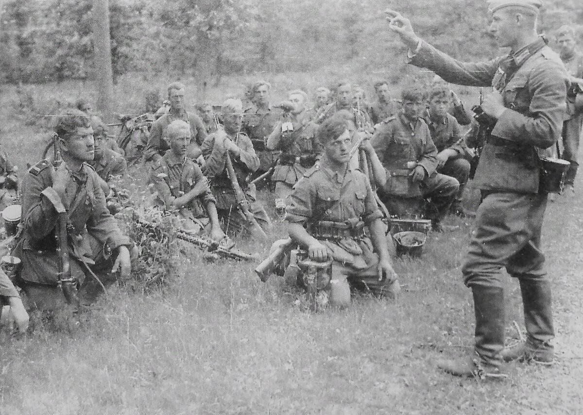 Солдаты Вермахта на молитве