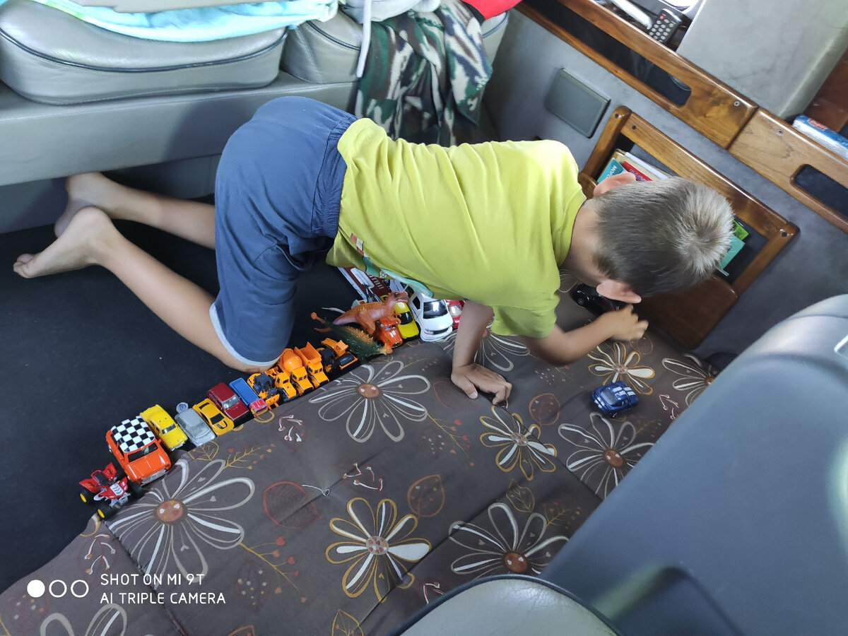 Куда же без машин!