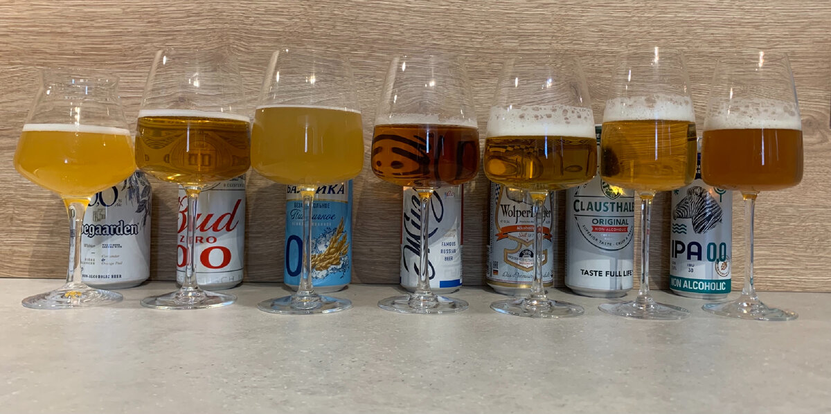 Слева направо: Hoegaarden, Bud, Балтика, Жигули, Wolpertinger, Clausthaler, Горьковская IPA 0,0