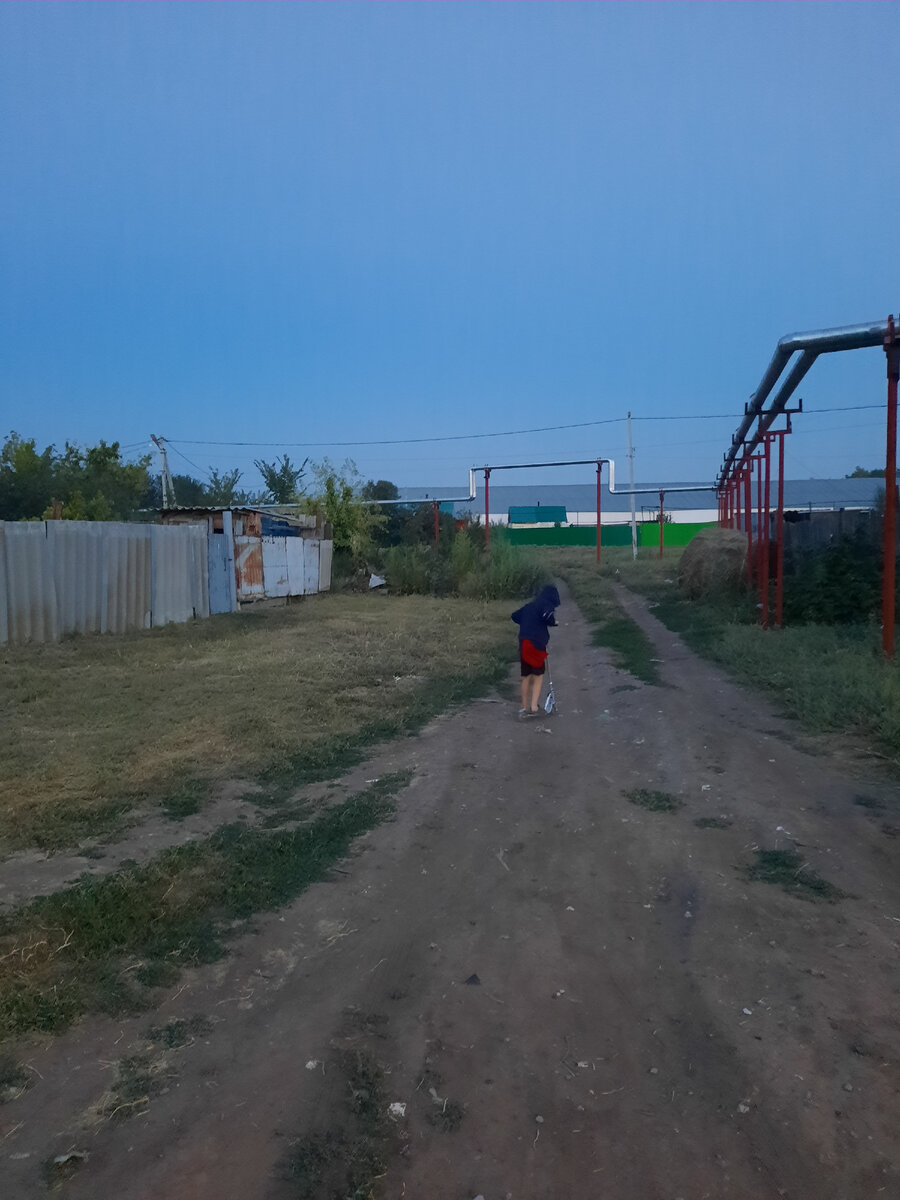 Иногда и ближе к 22.00 домой приходим, погода классная, хочется гулять побольше 