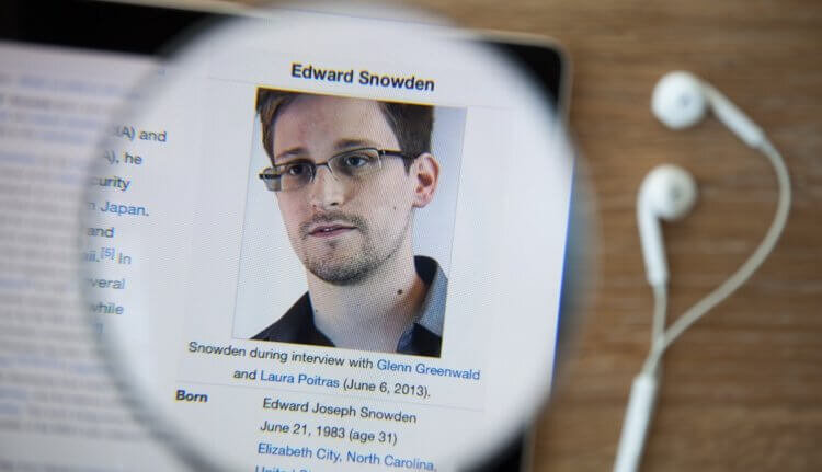 Эдвард Сноуден не советует покупать iPhone из-за низкого уровня безопасности